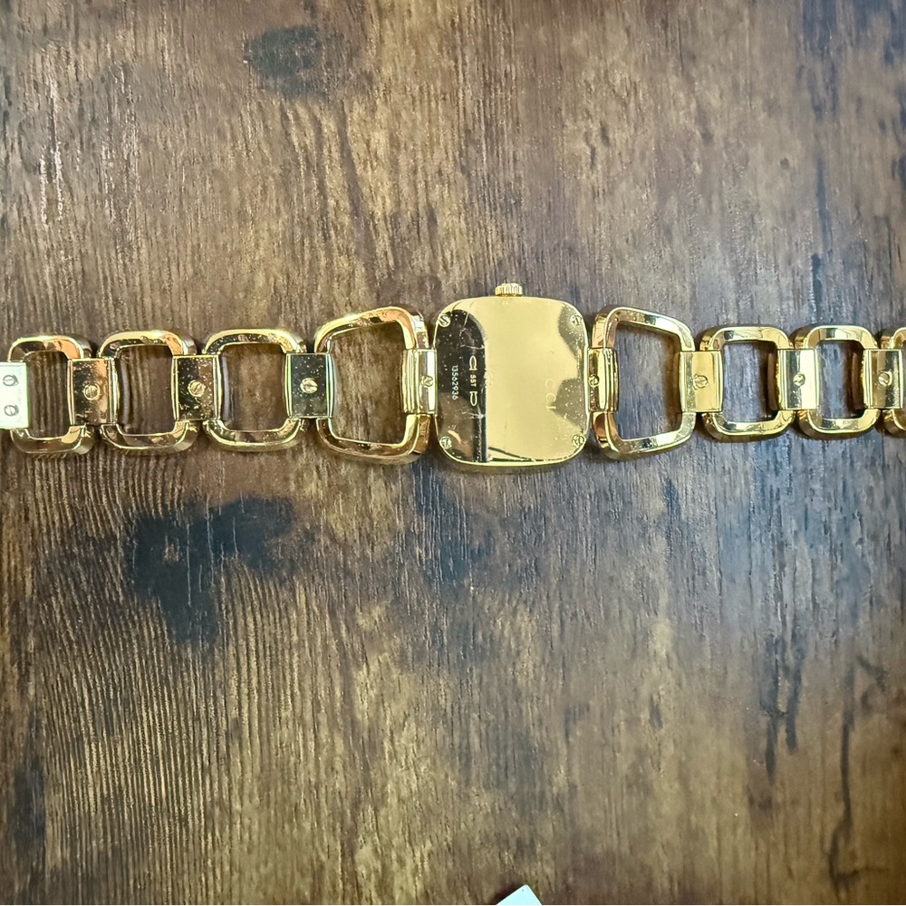 Gucci Women's Gold 125.4 Square open link Watch - Picture 11 of 14